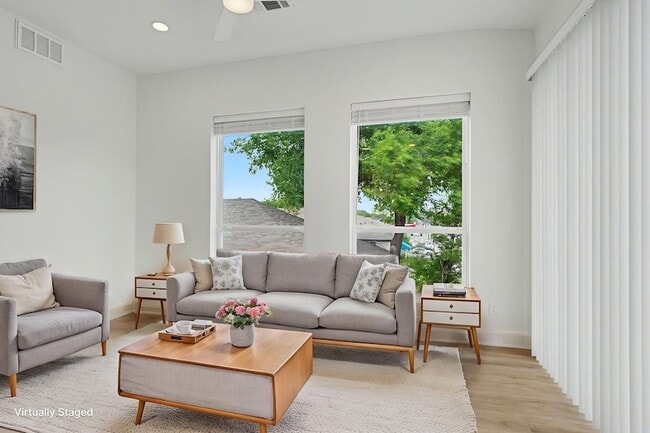 Building Photo - 2217 N Fitzhugh Ave