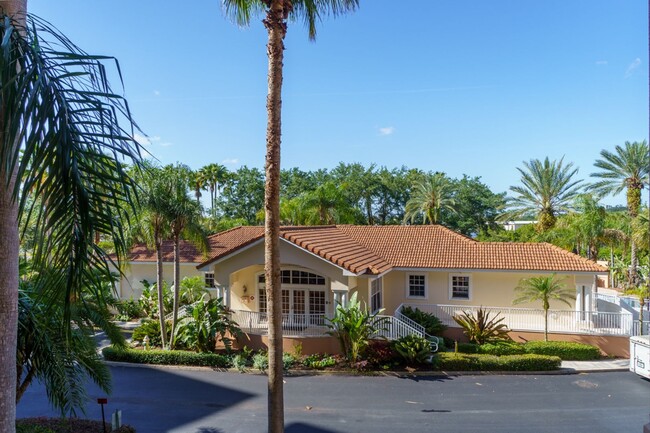 Building Photo - 3 BEDROOM TO 2 BATH SPACIOUS CONDO
