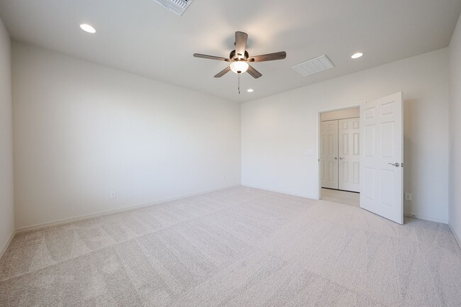 Building Photo - 3 bedroom + Den in Asante community