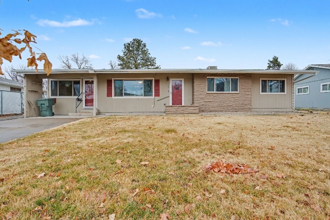 Building Photo - 450 Elm Ct