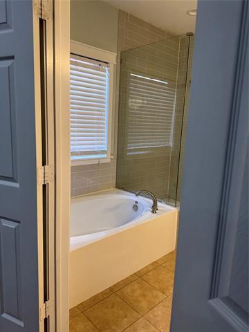 Building Photo - 6227 Meadowcrest Ln