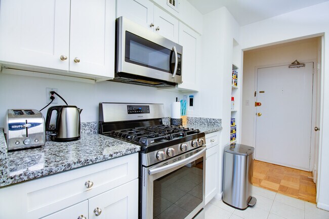 Building Photo - 600 Roosevelt Blvd