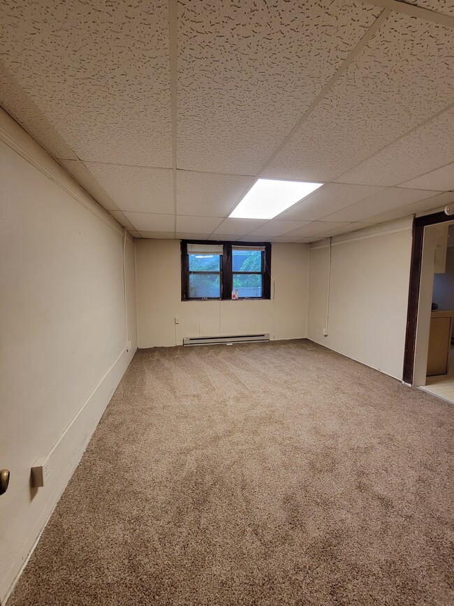 Building Photo - Best Apartments