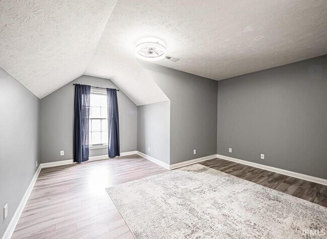 Building Photo - 2747 Thornhill Dr