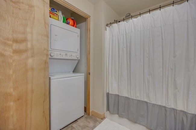 Building Photo - 309 W Washington Ave