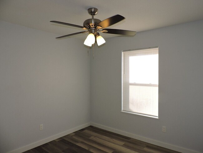 Building Photo - Lots of updates!