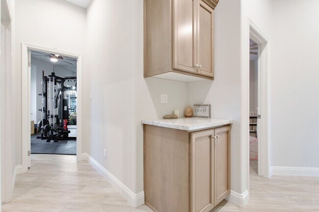 Building Photo - 5-Bedroom Pool & Spa Home in Masterpiece Estates