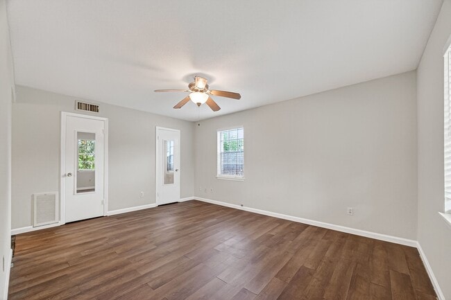 Building Photo - 18220 Vinland Dr