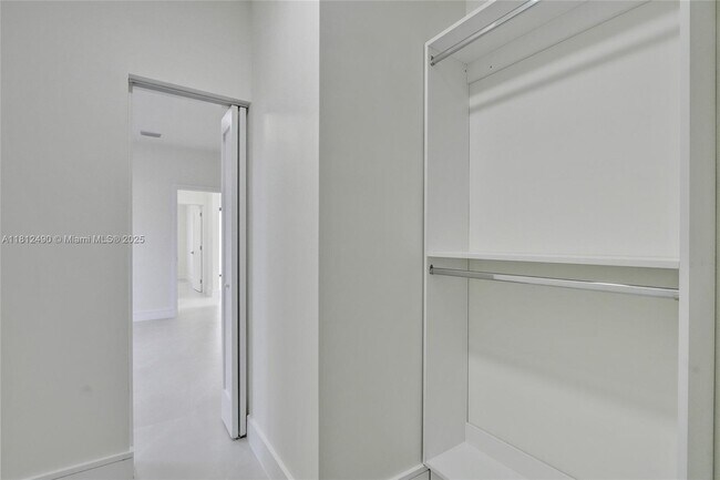 Building Photo - 301 E 51st St