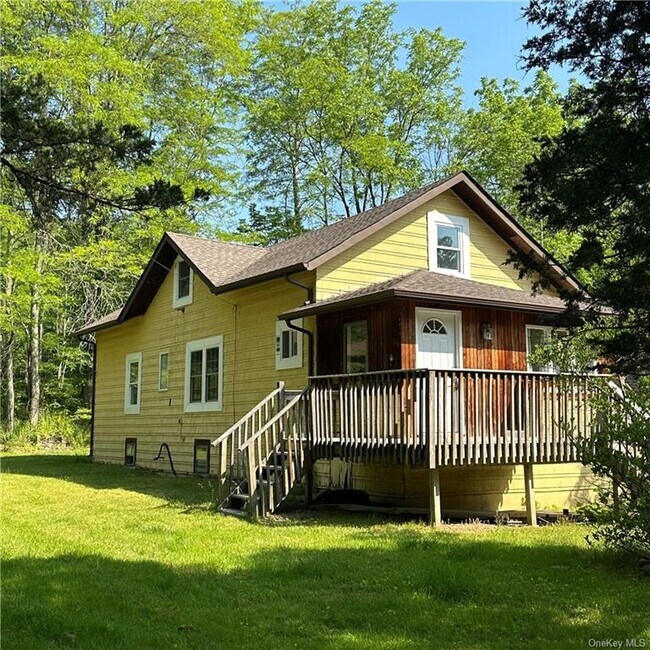 Building Photo - 208 Glenmere Rd