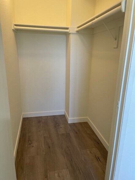 Building Photo - 7349 Balboa Blvd