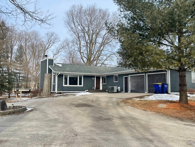 Building Photo - 4725 American Legion Rd SE