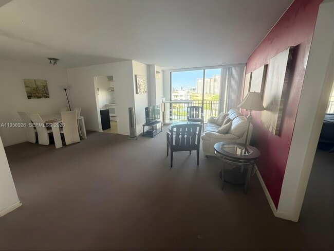 Building Photo - 17021 N Bay Rd