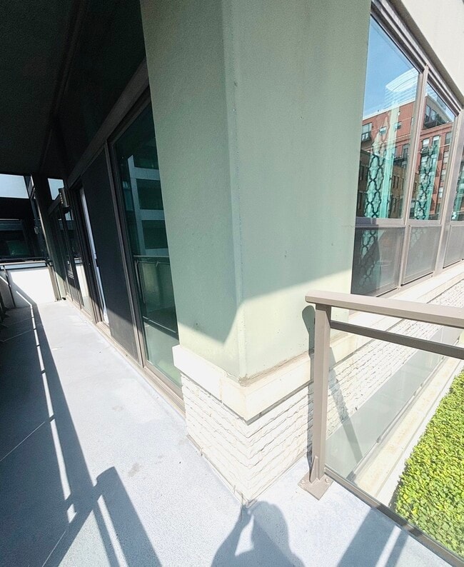 Building Photo - 660 W Wayman St
