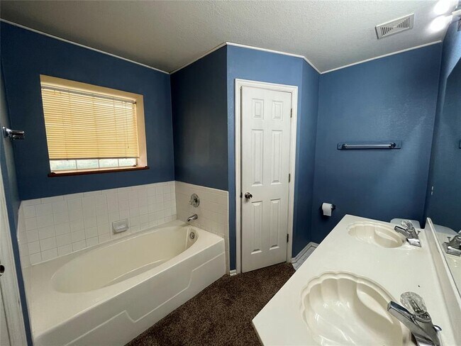 Building Photo - 2045 Rising Hill Dr