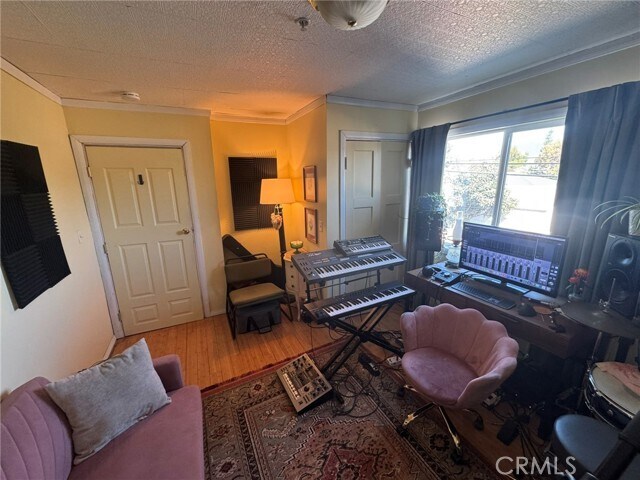 Building Photo - 428 N Hollywood Way