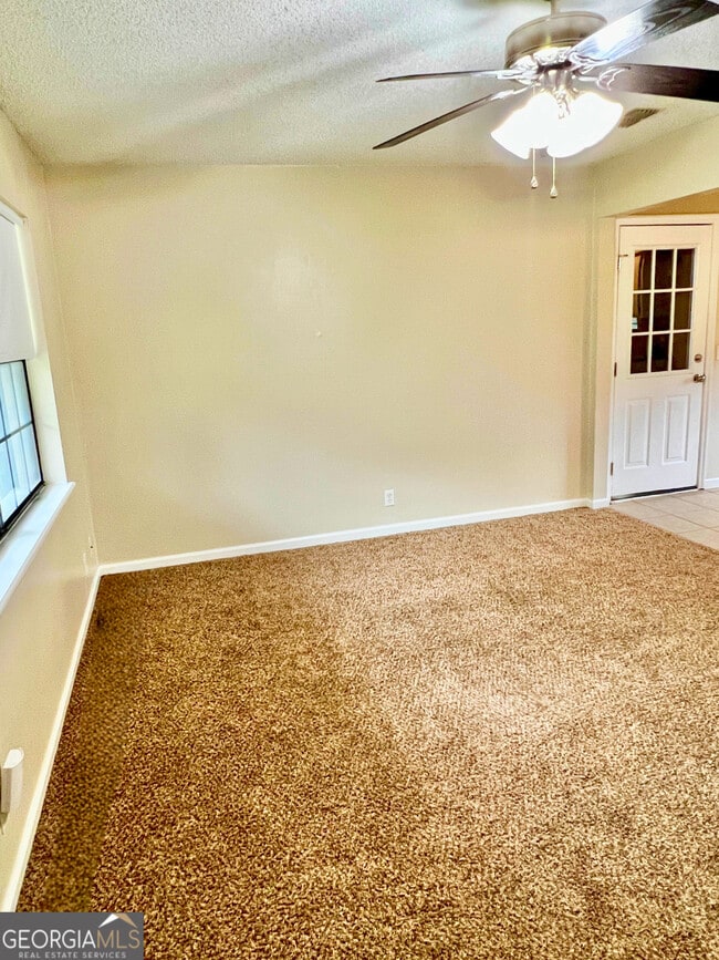 Building Photo - 130 Tapique Cir