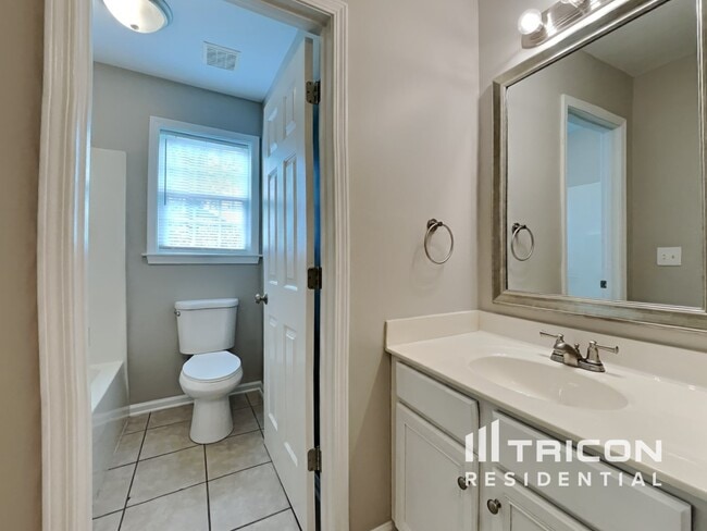 Building Photo - 3012 Brittany Dr