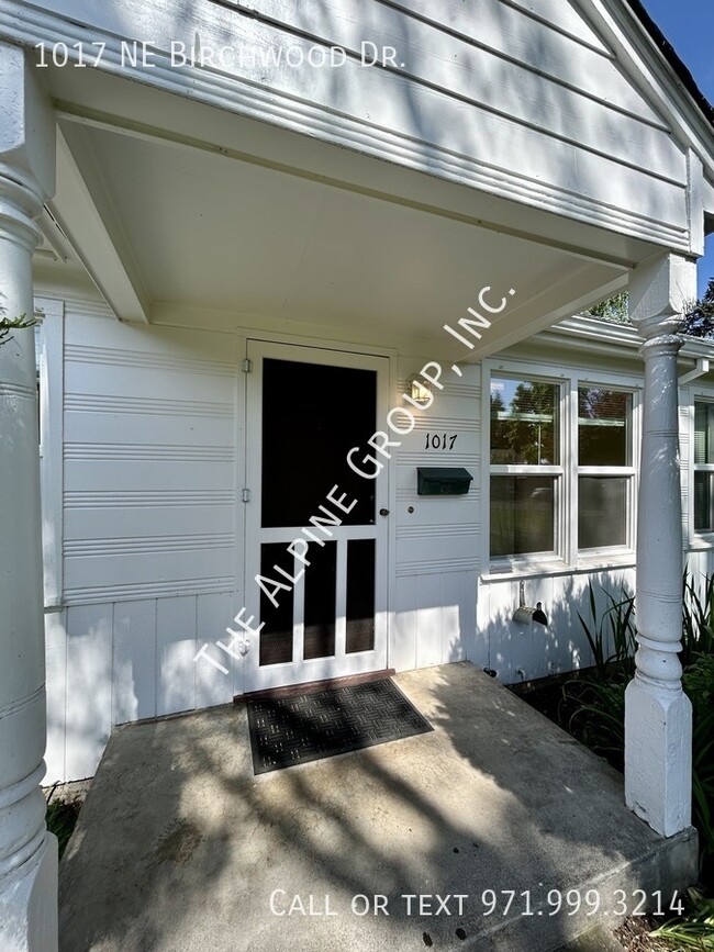 Building Photo - 1017 NE Birchwood Dr