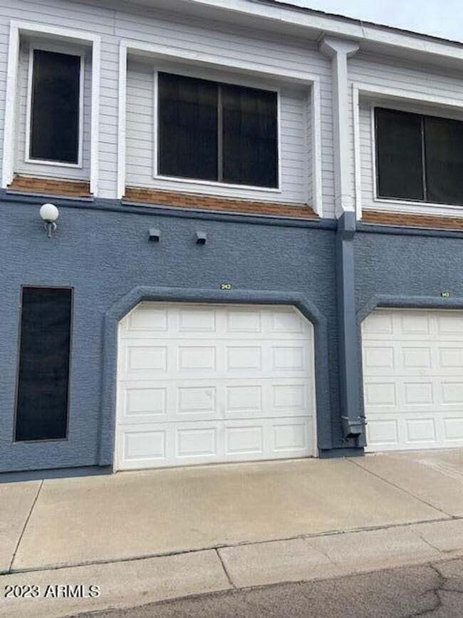 Building Photo - 2 bedroom @ 47th Ave & Olive