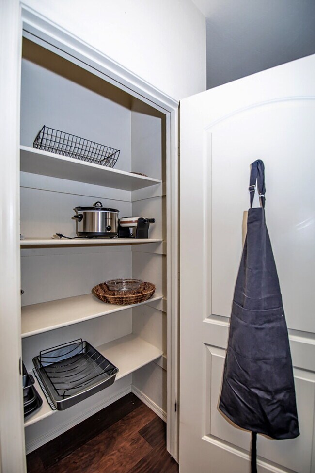 Building Photo - "Fully-Furnished 3-Bedroom, 2-Bathroom Home!"