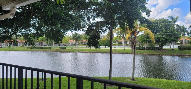 Building Photo - 1523 Lake Crystal Dr