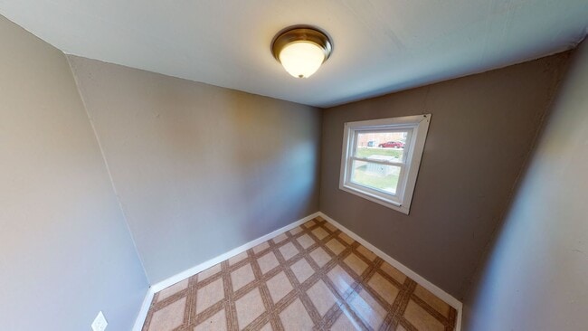 Building Photo - Spacious 2 Bed 1.5 Bath Home with Garage f...