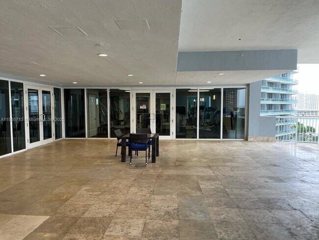 Building Photo - 170 SE 14th St