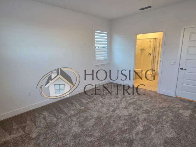 Building Photo - Executive Single Story Rental in HIGHLY DESIRABLE Heritage 55+ Community!