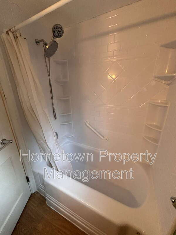 Building Photo - 132 Locust Grove Rd