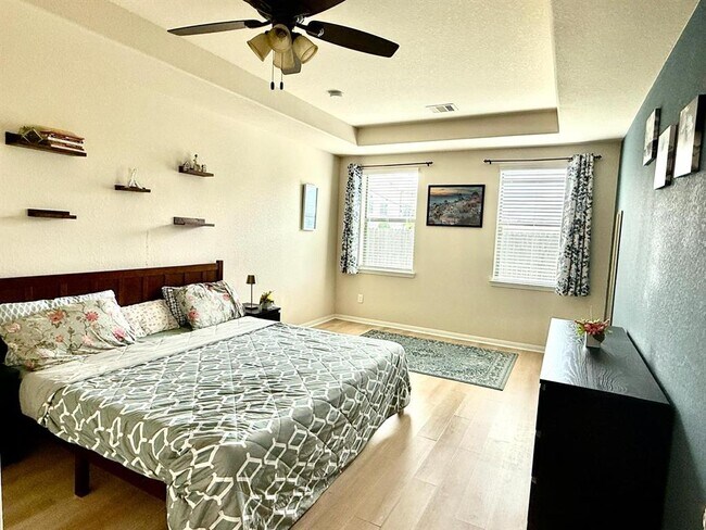 Building Photo - 5531 Drumlin Field Way