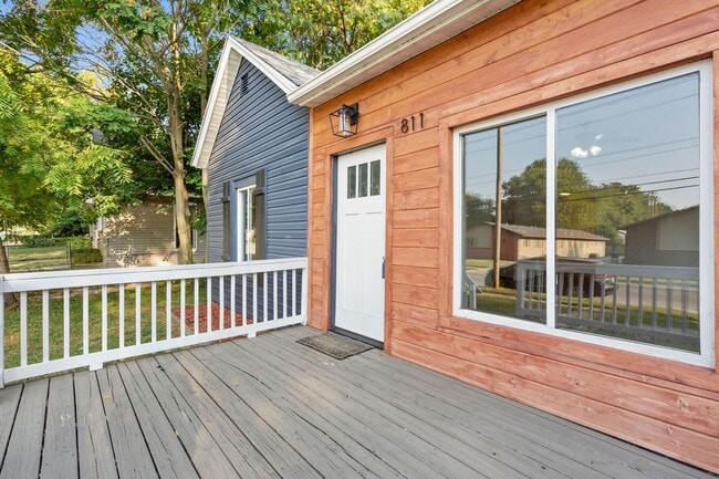 Building Photo - Modern 2 Bed | 1 Bath Home