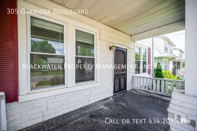 Building Photo - 305 Oakridge Blvd