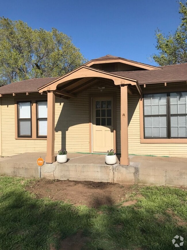Building Photo - 905 S Louisiana St