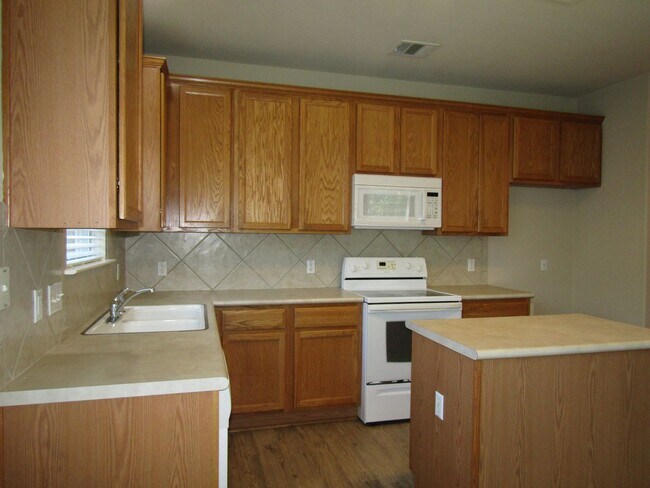 Building Photo - 593 Cullen Blvd