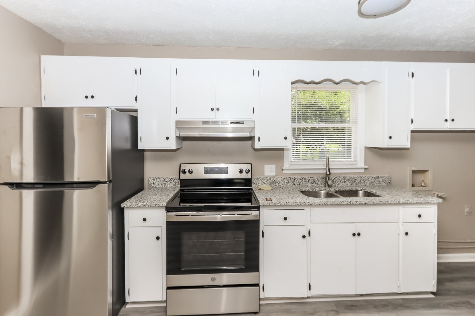 Building Photo - 145 Briarwood Cir