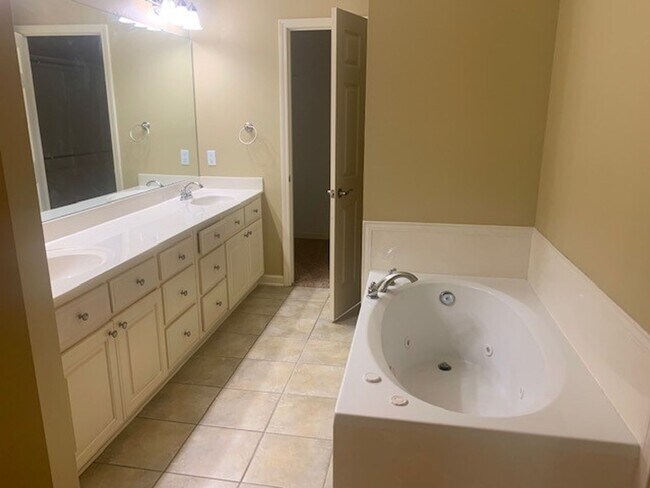 Building Photo - Sorry No Smoking and Pets Permitted with R...