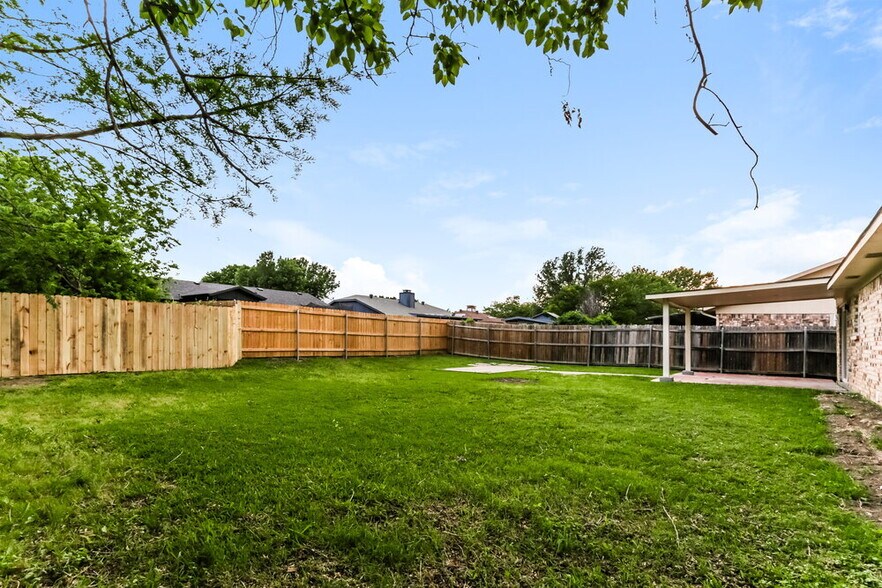 Building Photo - 230 Lemon Dr