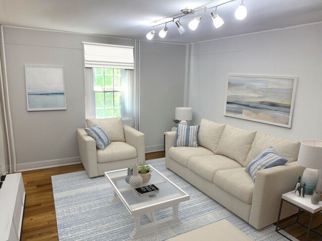 Building Photo - 4 Bedroom and 1.5 Bath House with In-Unit ...