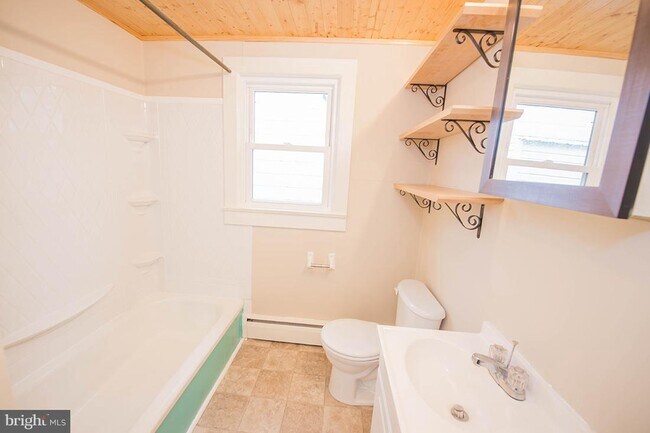 Building Photo - 1226 Pemberton Dr