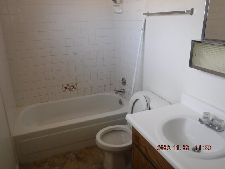 Building Photo - 6228 Ilanos Ln