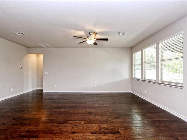 Building Photo - 128 Flexus Ln