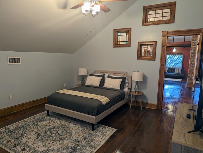 Building Photo - 5107 Dryades St