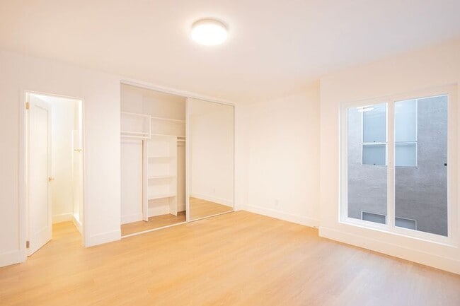 Building Photo - 921 N Gardner St