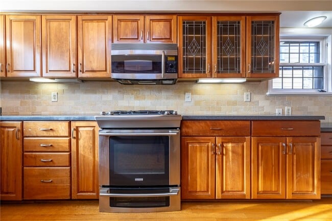 Building Photo - 305 Castlebar Rd