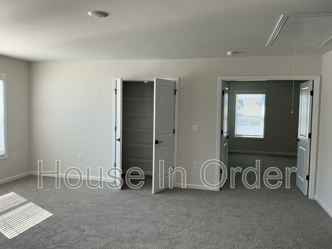 Building Photo - 41 Silverthorne Ct