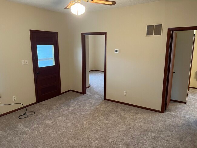 Building Photo - 200 Elizabeth St