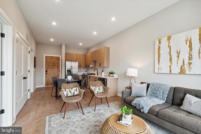 Building Photo - 308 W Chelten Ave