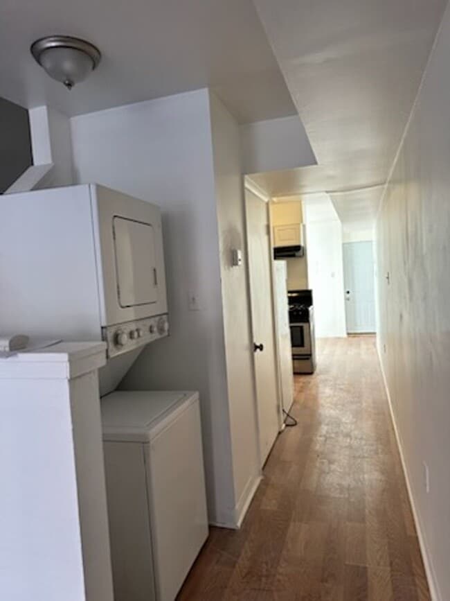 Building Photo - Affordable rowhome close to downtown Baltimore!