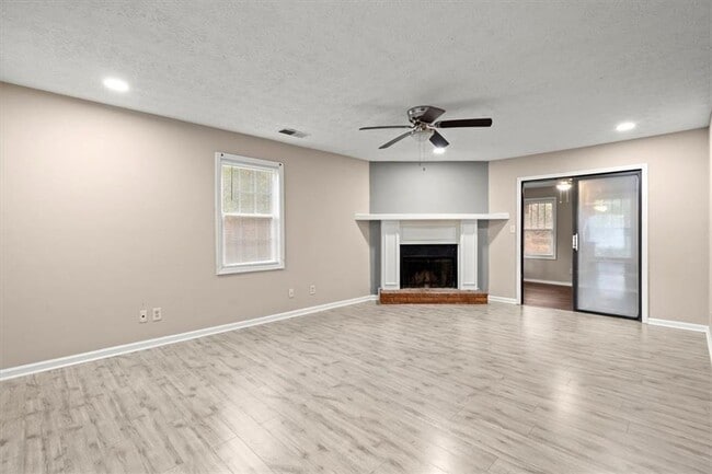 Building Photo - 326 Farm Pl Ct NE